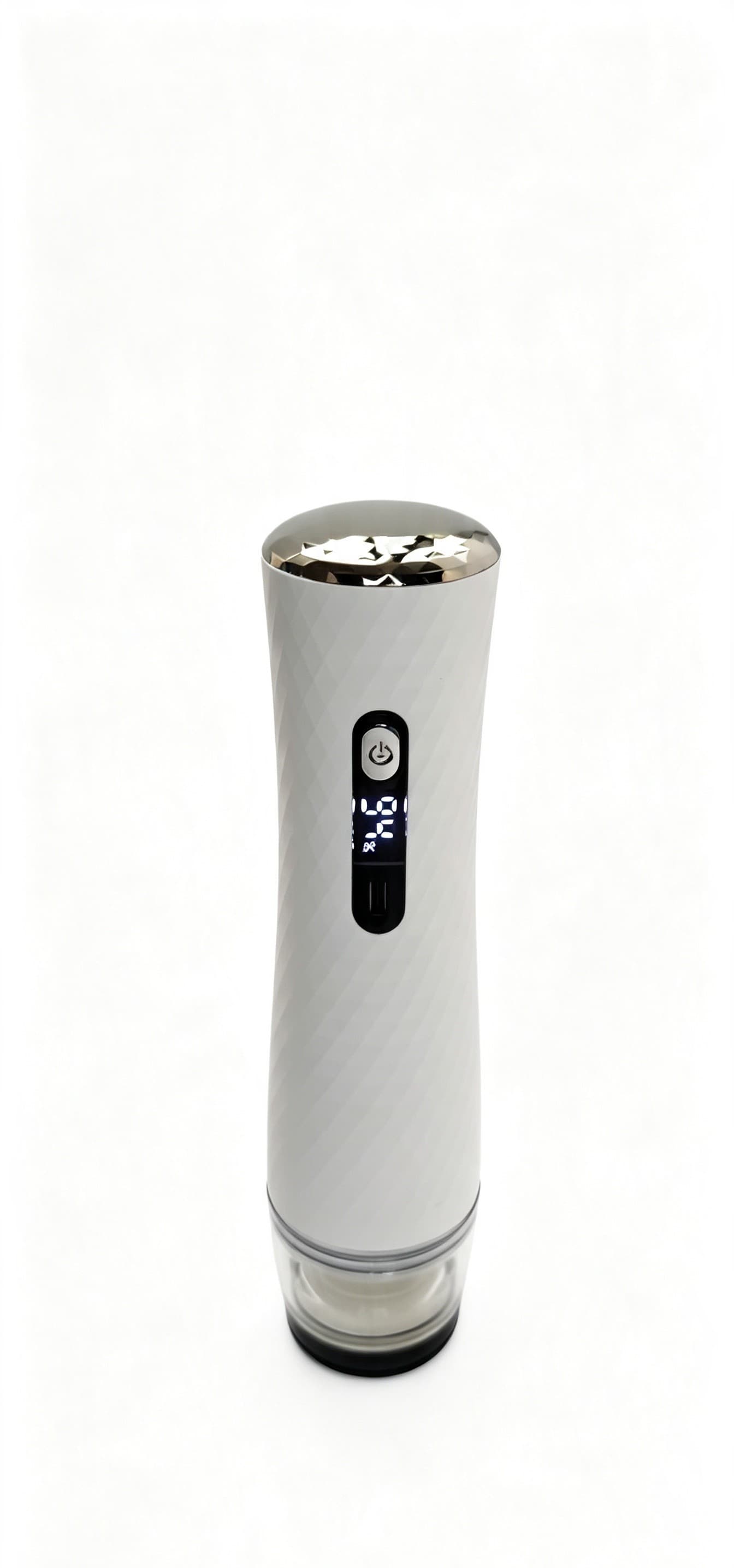 FreshLock Pro ハンディ真空ポンプ 本体。パールホワイトのダイヤ柄ボディにクロムメッキのダイヤモンドカット天面、ブラックの半透明パネルにブルーLED数表示、シルバーの電源ボタン。着脱式の透明なドリップトレイ(汁受けカップ)と、リンゴ緑のzip-sliderが付いた90μmエンボスバッグを併置。